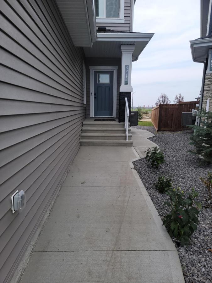 New Built House, Stay In Style Guest Suite, 2Bedroom, 2Bed, 2Bath Edmonton Extérieur photo